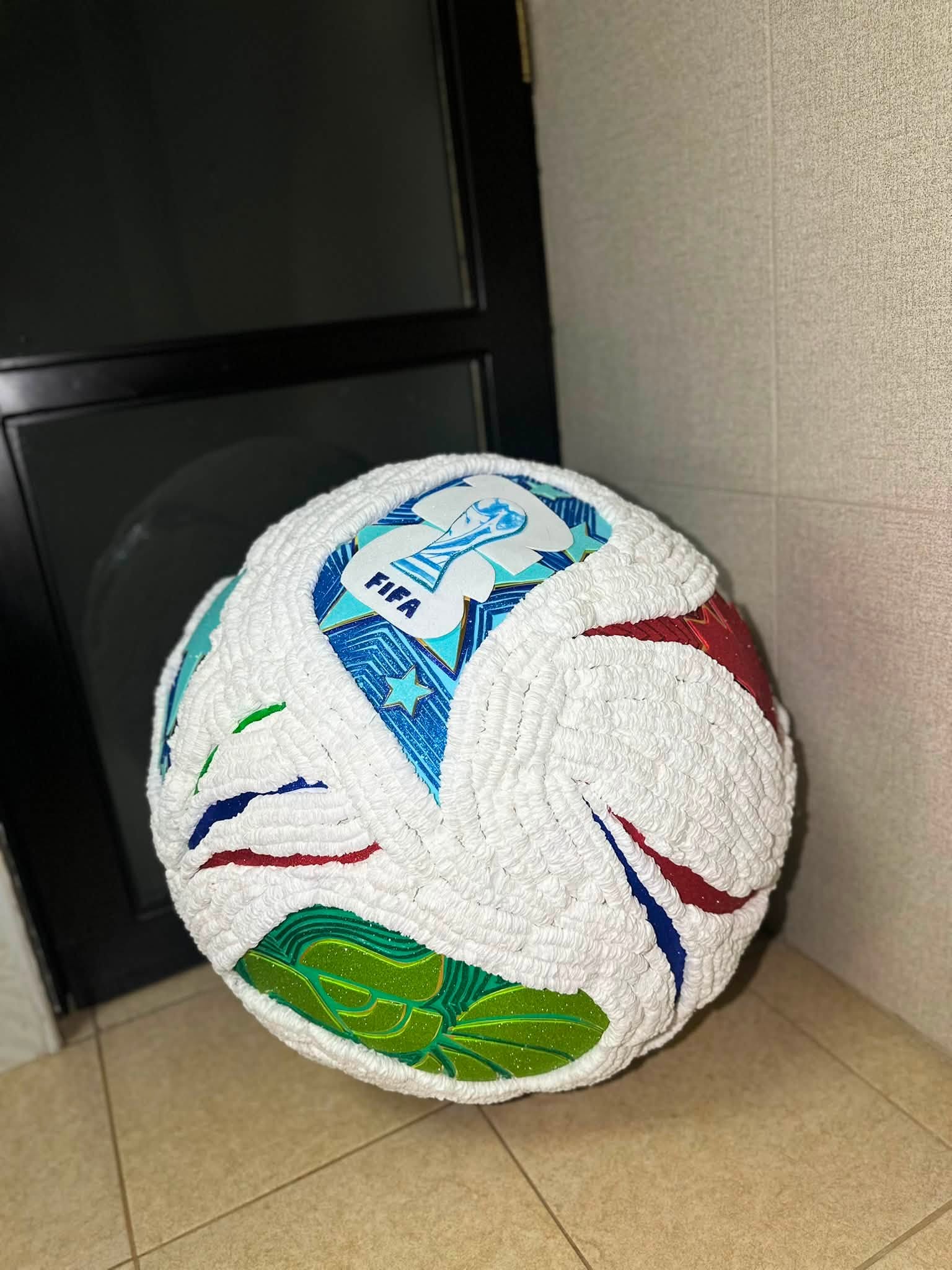 Piñata personalizada de balón de fútbol