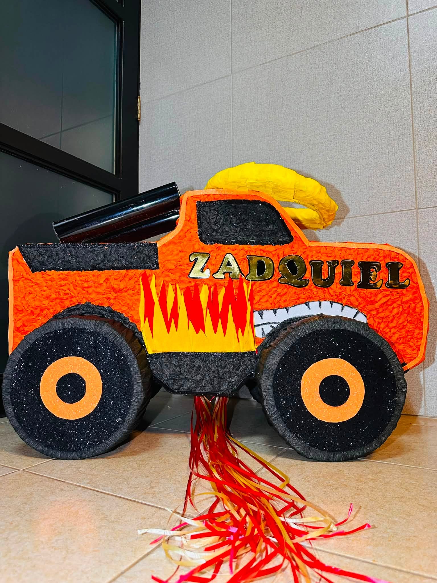 Piñata personalizada de camioneta