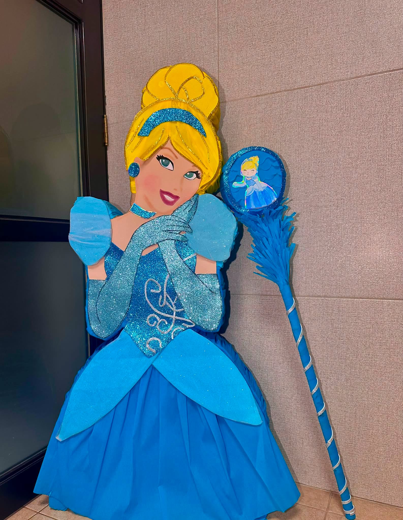 Piñata personalizada de Cenicienta