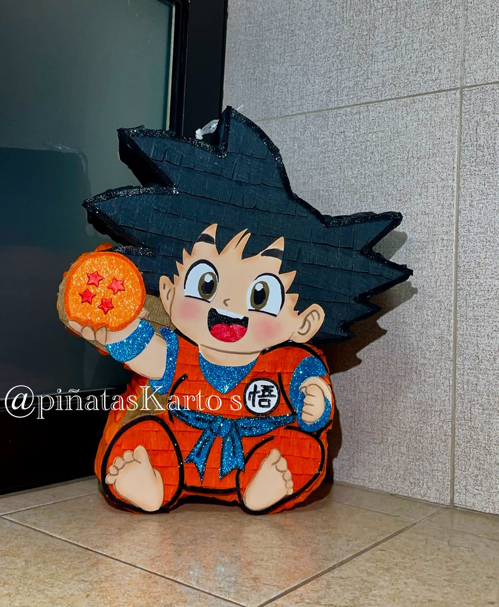 Piñata personalizada de Goku