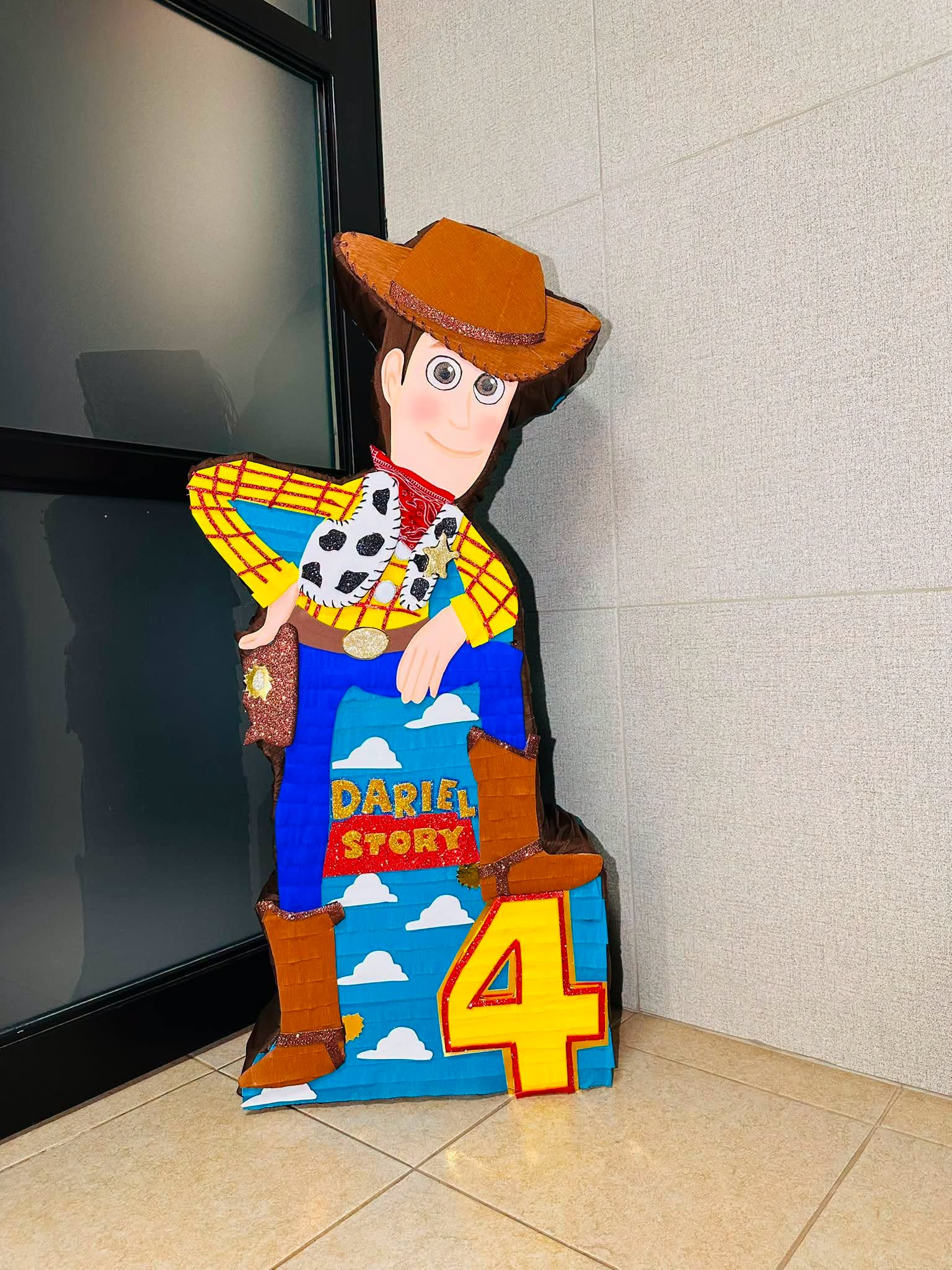 Piñata personalizada de Woody