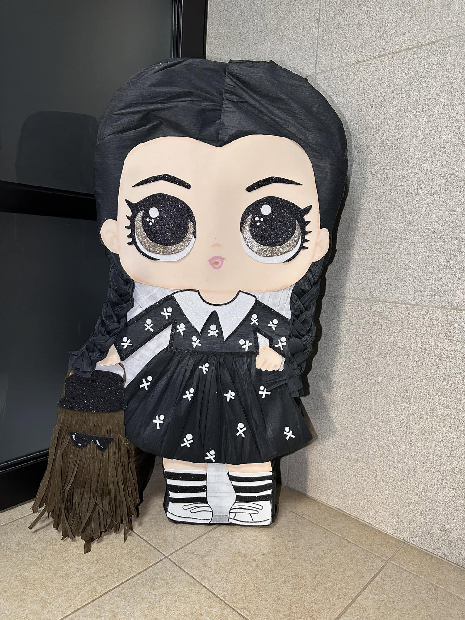 Piñata personalizada de Merlina