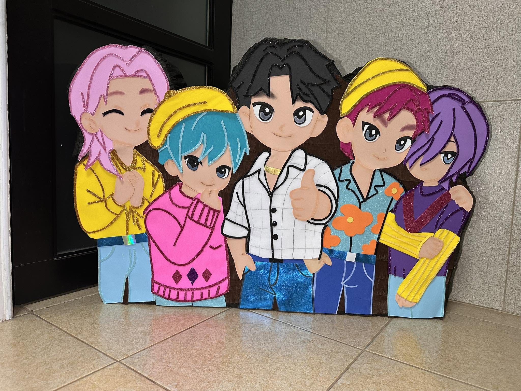 Piñata personalizada de Saja Boys