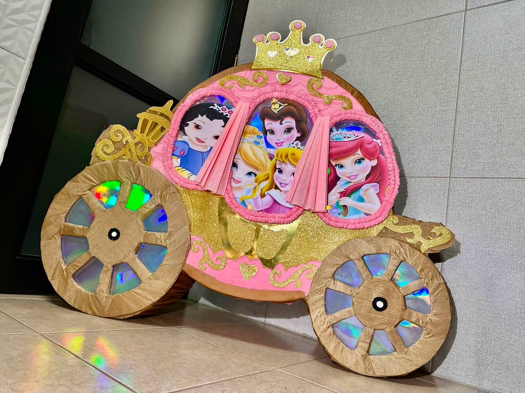 Piñata personalizada temática de princesas