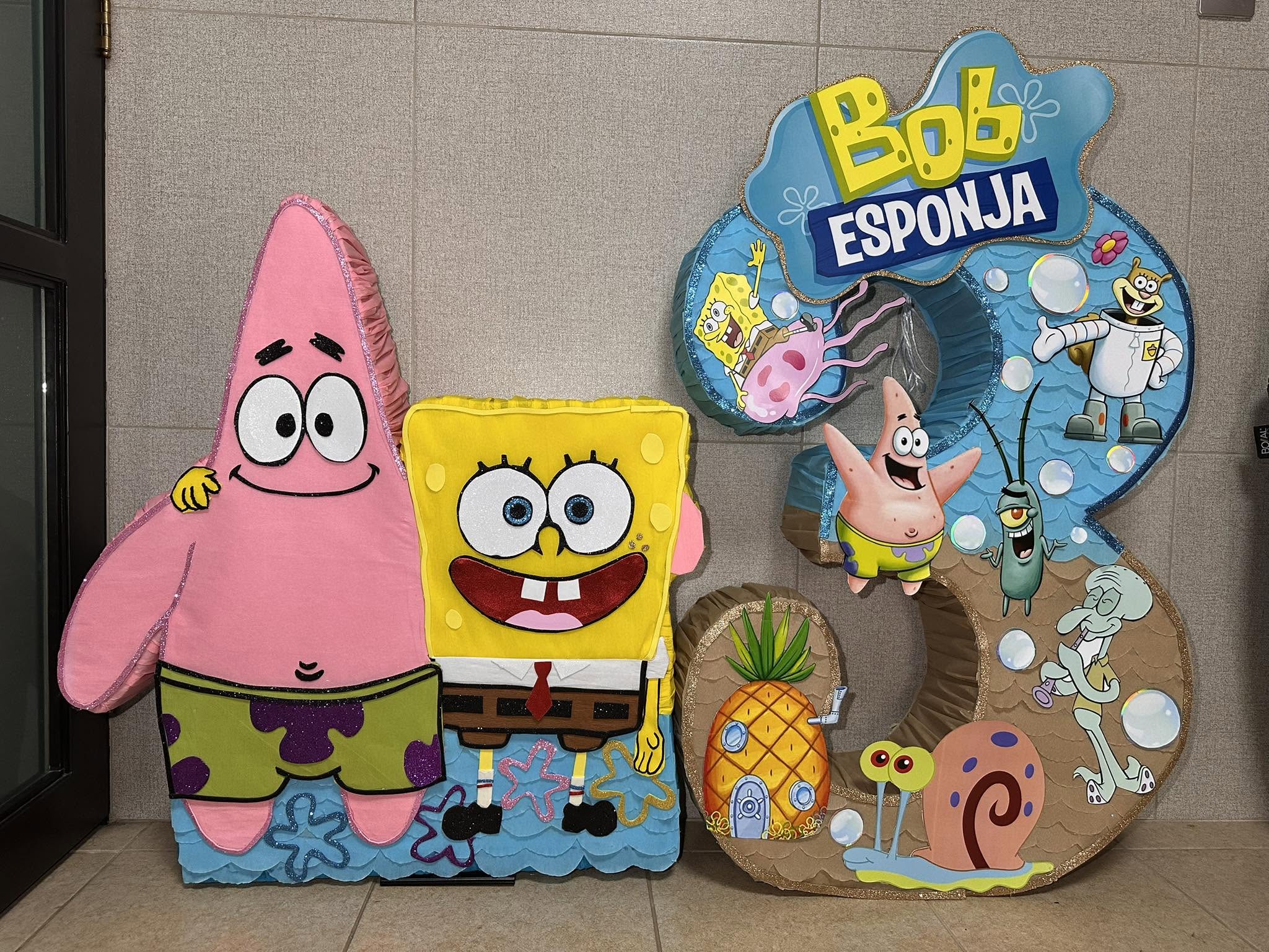 Piñata personalizada temática de Bob Esponja