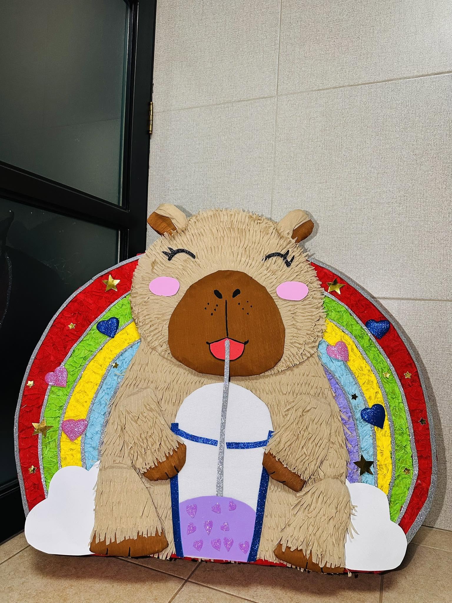 Piñata personalizada temática de capibaras